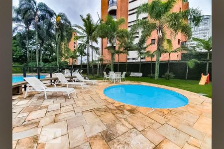 Apartamento à venda com 198m², 4 quartos e 3 vagas Apartamento à venda com 198m², 4 quartos e 3 vagasÁrea comum - Piscina