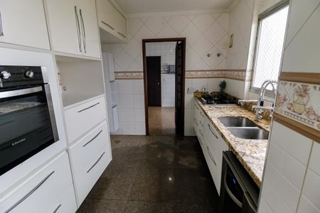 Apartamento à venda com 198m², 4 quartos e 3 vagas Apartamento à venda com 198m², 4 quartos e 3 vagasCozinha - Armários