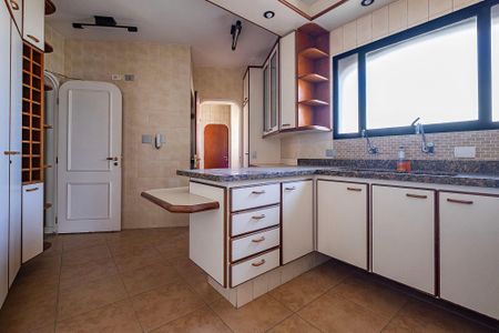 Apartamento à venda com 196m², 3 quartos e 3 vagasCozinha