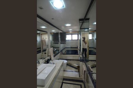 Apartamento à venda com 377m², 4 quartos e 4 vagasBanheiro Suíte 1