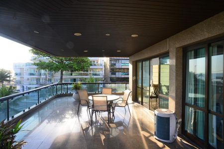 Apartamento à venda com 377m², 4 quartos e 4 vagasVaranda