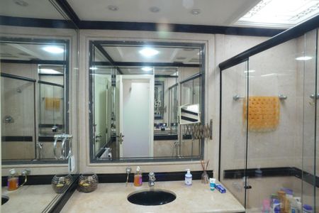 Apartamento à venda com 377m², 4 quartos e 4 vagasBanheiro da Suíte 3