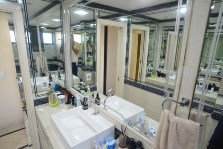 Apartamento à venda com 377m², 4 quartos e 4 vagasBanheiro Suíte 1