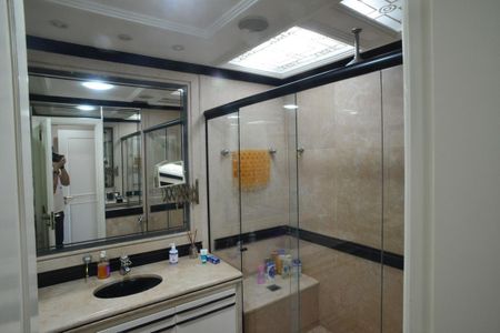 Apartamento à venda com 377m², 4 quartos e 4 vagasBanheiro da Suíte 3