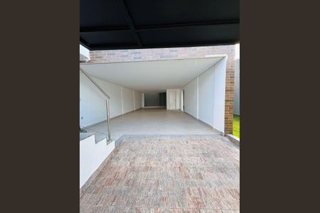 Casa à venda com 3 quartos, 170m² em Cabral, Contagem