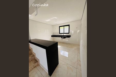Casa à venda com 3 quartos, 170m² em Cabral, Contagem