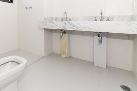 Apartamento à venda com 135m², 3 quartos e 2 vagasBanheiro da Suíte 1