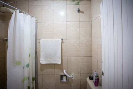 Casa à venda com 200m², 2 quartos e 2 vagasBanheiro Casa 2