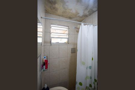 Casa à venda com 200m², 2 quartos e 2 vagasBanheiro Casa 2