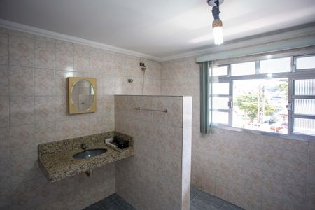 Casa à venda com 200m², 2 quartos e 2 vagasBanheiro da Suíte