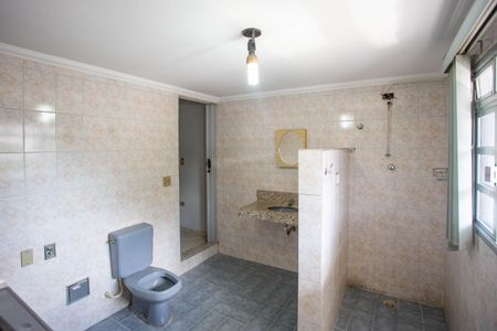 Casa à venda com 200m², 2 quartos e 2 vagasBanheiro da Suíte