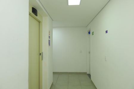 Apartamento para alugar com 38m², 2 quartos e 1 vagaÁrea comum - Saguão do andar