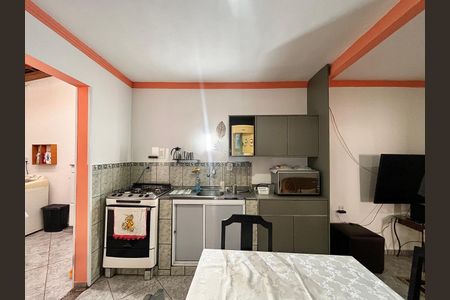 Casa à venda com 200m², 6 quartos e 4 vagas Casa à venda com 200m², 6 quartos e 4 vagasSala/Cozinha