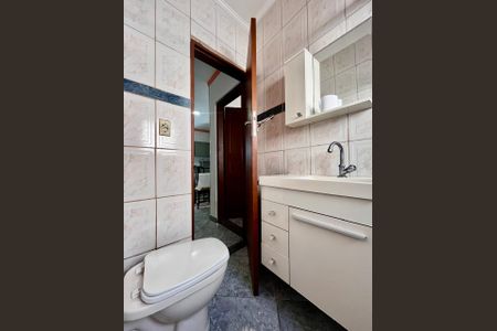 Casa à venda com 200m², 6 quartos e 4 vagas Casa à venda com 200m², 6 quartos e 4 vagasBanheiro