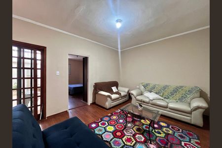 Casa à venda com 200m², 6 quartos e 4 vagas Casa à venda com 200m², 6 quartos e 4 vagasCasa 2 -Sala