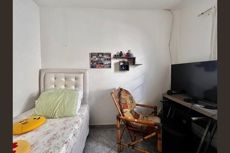 Casa à venda com 200m², 6 quartos e 4 vagas Casa à venda com 200m², 6 quartos e 4 vagasQuarto 2