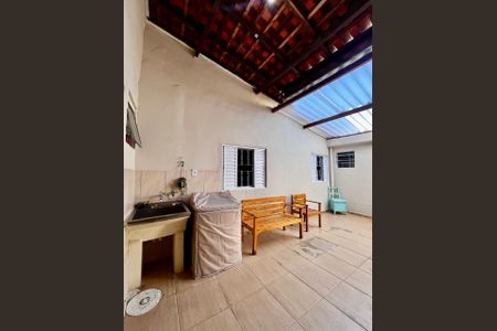 Casa à venda com 200m², 6 quartos e 4 vagas Casa à venda com 200m², 6 quartos e 4 vagasÁrea de Serviço