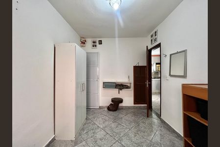 Casa à venda com 200m², 6 quartos e 4 vagas Casa à venda com 200m², 6 quartos e 4 vagasSuíte