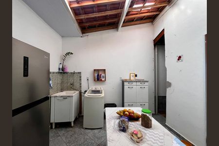 Casa à venda com 200m², 6 quartos e 4 vagas Casa à venda com 200m², 6 quartos e 4 vagasÁrea de Serviço