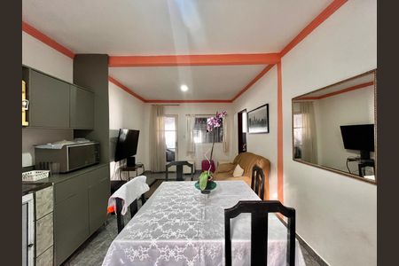 Casa à venda com 200m², 6 quartos e 4 vagas Casa à venda com 200m², 6 quartos e 4 vagasSala/Cozinha