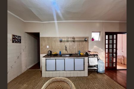 Casa à venda com 200m², 6 quartos e 4 vagas Casa à venda com 200m², 6 quartos e 4 vagasCozinha