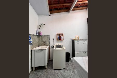 Casa à venda com 200m², 6 quartos e 4 vagas Casa à venda com 200m², 6 quartos e 4 vagasÁrea de Serviço