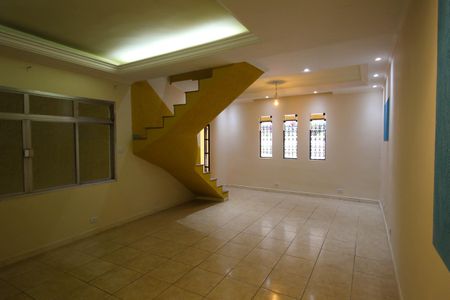 Casa à venda com 230m², 3 quartos e 2 vagas Casa à venda com 230m², 3 quartos e 2 vagasSala