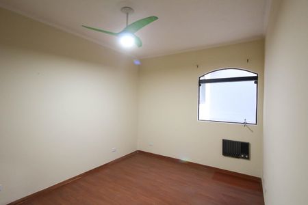 Casa à venda com 230m², 3 quartos e 2 vagas Casa à venda com 230m², 3 quartos e 2 vagas Suíte