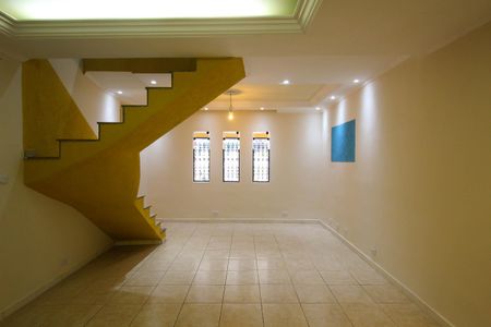 Casa à venda com 230m², 3 quartos e 2 vagas Casa à venda com 230m², 3 quartos e 2 vagasSala