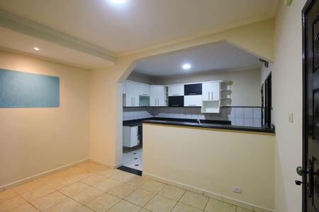 Casa à venda com 230m², 3 quartos e 2 vagas Casa à venda com 230m², 3 quartos e 2 vagasCozinha