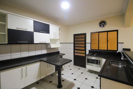 Casa à venda com 230m², 3 quartos e 2 vagas Casa à venda com 230m², 3 quartos e 2 vagasCozinha