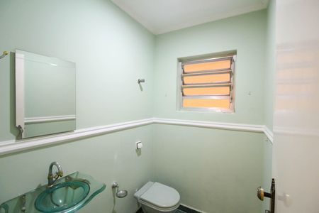 Casa à venda com 230m², 3 quartos e 2 vagas Casa à venda com 230m², 3 quartos e 2 vagasLavabo