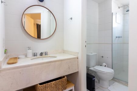 Banheiro de apartamento para alugar com 2 quartos, 55m² em Vila Olímpia, São Paulo