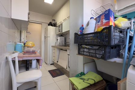 Apartamento à venda com 57m², 2 quartos e 1 vaga Apartamento à venda com 57m², 2 quartos e 1 vagaCozinha e Área de Serviço