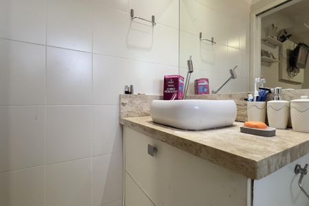 Apartamento à venda com 57m², 2 quartos e 1 vaga Apartamento à venda com 57m², 2 quartos e 1 vagaBanheiro da Suíte