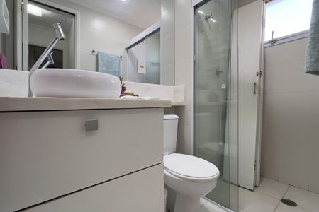 Apartamento à venda com 57m², 2 quartos e 1 vaga Apartamento à venda com 57m², 2 quartos e 1 vagaBanheiro