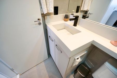 Apartamento à venda com 59m², 2 quartos e 1 vaga Apartamento à venda com 59m², 2 quartos e 1 vagaBanheiro social