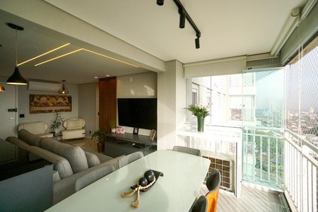Apartamento à venda com 59m², 2 quartos e 1 vaga Apartamento à venda com 59m², 2 quartos e 1 vagaVaranda