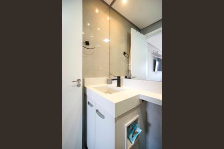 Apartamento à venda com 59m², 2 quartos e 1 vaga Apartamento à venda com 59m², 2 quartos e 1 vagaBanheiro da suíte