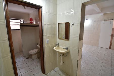 Casa à venda com 325m², 6 quartos e 3 vagasBanheiro Social 2