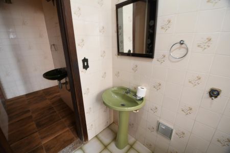 Casa à venda com 325m², 6 quartos e 3 vagasBanheiro 1 - Casa 2