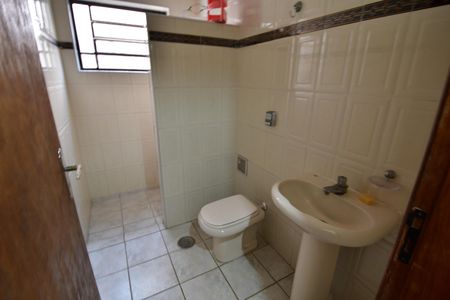 Casa à venda com 325m², 6 quartos e 3 vagasBanheiro Social 2