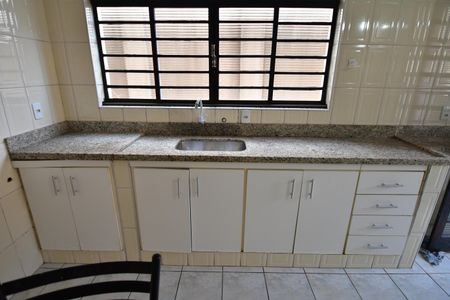 Casa à venda com 325m², 6 quartos e 3 vagasCozinha