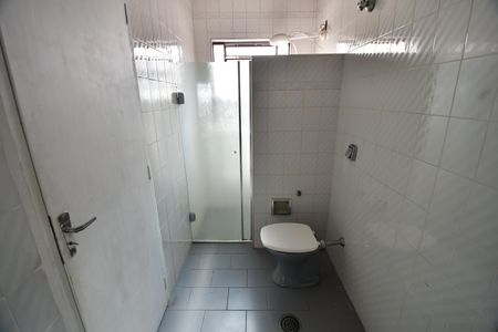 Casa à venda com 325m², 6 quartos e 3 vagasBanheiro Social 1