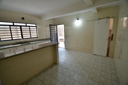 Casa à venda com 325m², 6 quartos e 3 vagasCozinha