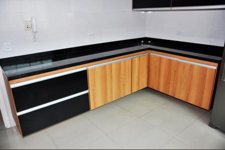 Casa para alugar com 170m², 4 quartos e 2 vagas Casa para alugar com 170m², 4 quartos e 2 vagasCozinha