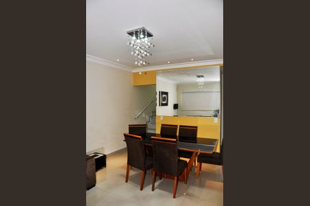 Casa para alugar com 170m², 4 quartos e 2 vagas Casa para alugar com 170m², 4 quartos e 2 vagasSala