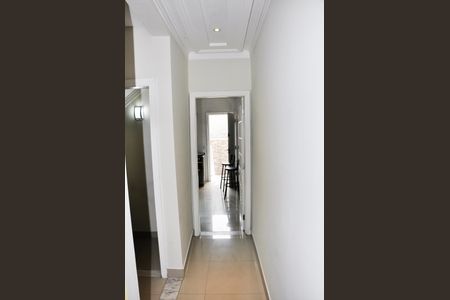 Casa para alugar com 170m², 4 quartos e 2 vagas Casa para alugar com 170m², 4 quartos e 2 vagasCorredor