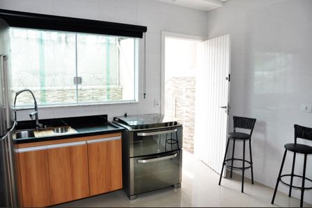 Casa para alugar com 170m², 4 quartos e 2 vagas Casa para alugar com 170m², 4 quartos e 2 vagasCozinha