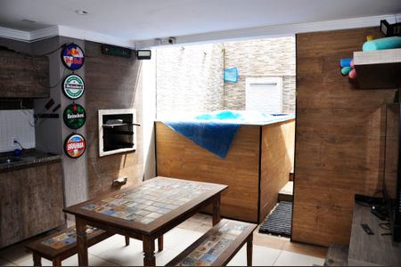 Casa para alugar com 170m², 4 quartos e 2 vagas Casa para alugar com 170m², 4 quartos e 2 vagasEspaço Gourmet